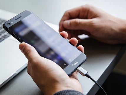 Google Recorder научится автоматически сохранять записи в память смартфона AndroidMag