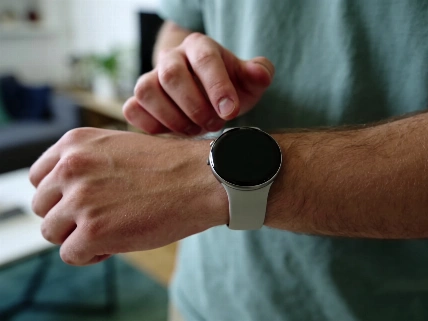 3D-эмодзи появятся на Pixel Watch 2, 3 и 4 AndroidMag