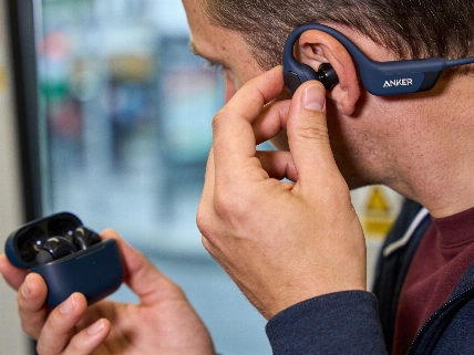 Anker AeroClip 2: наушники с открытым ухом, AI-чипом и поддержкой Apple