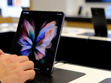 iPhone Fold задерживается: Samsung остаётся без соперников