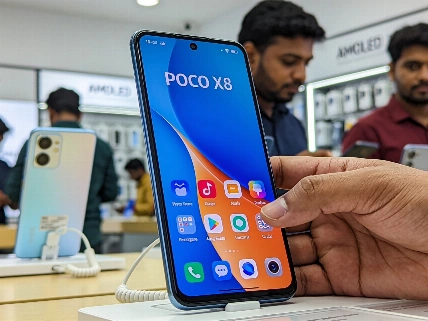 Poco X8: смартфон с батареей на 9000 мАч и AMOLED-дисплеем