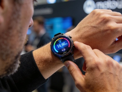 Moto Watch Ultra: первые умные часы Motorola с LTE и Wear OS