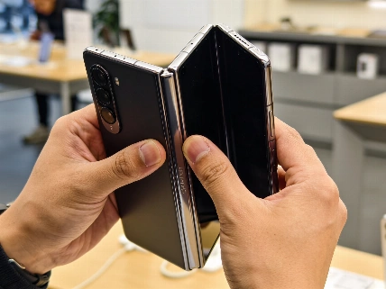Huawei Mate XT2 перешёл на складной дизайн Samsung: что это значит