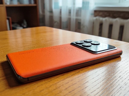 Poco M8 Power: смартфон с батареей 8000 мАч и большим AMOLED-дисплеем