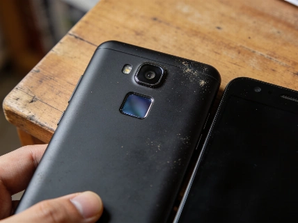 Honor Play 20C получил экран на задней панели AndroidMag
