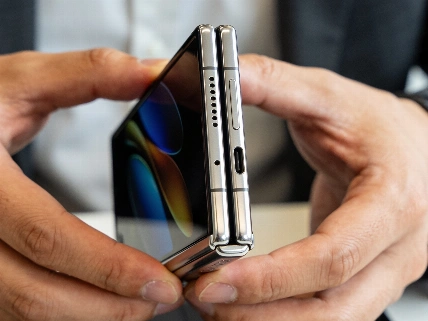 Samsung: восемь шагов к лидерству в складных смартфонах