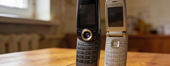 Light Flip 5G и Nokia 2660 Flip 4G: сравнение премиального и бюджетного флипфонов © androidmag.org